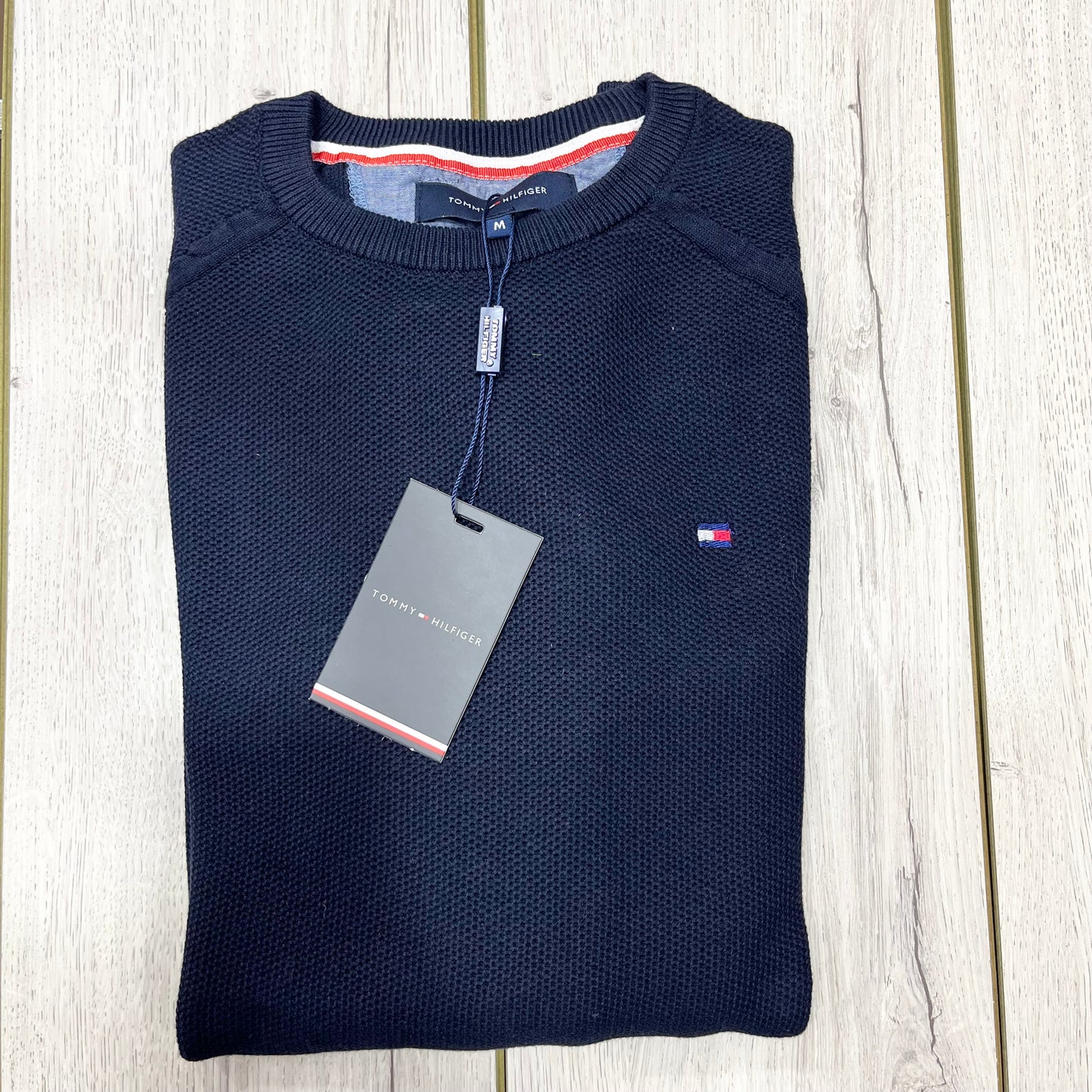 ΠΛΕΚΤΗ ΜΠΛΟΥΖΑ ΜΕ ΛΑΙΜΟΚΟΨΗ TOMMY NAVY BLUE