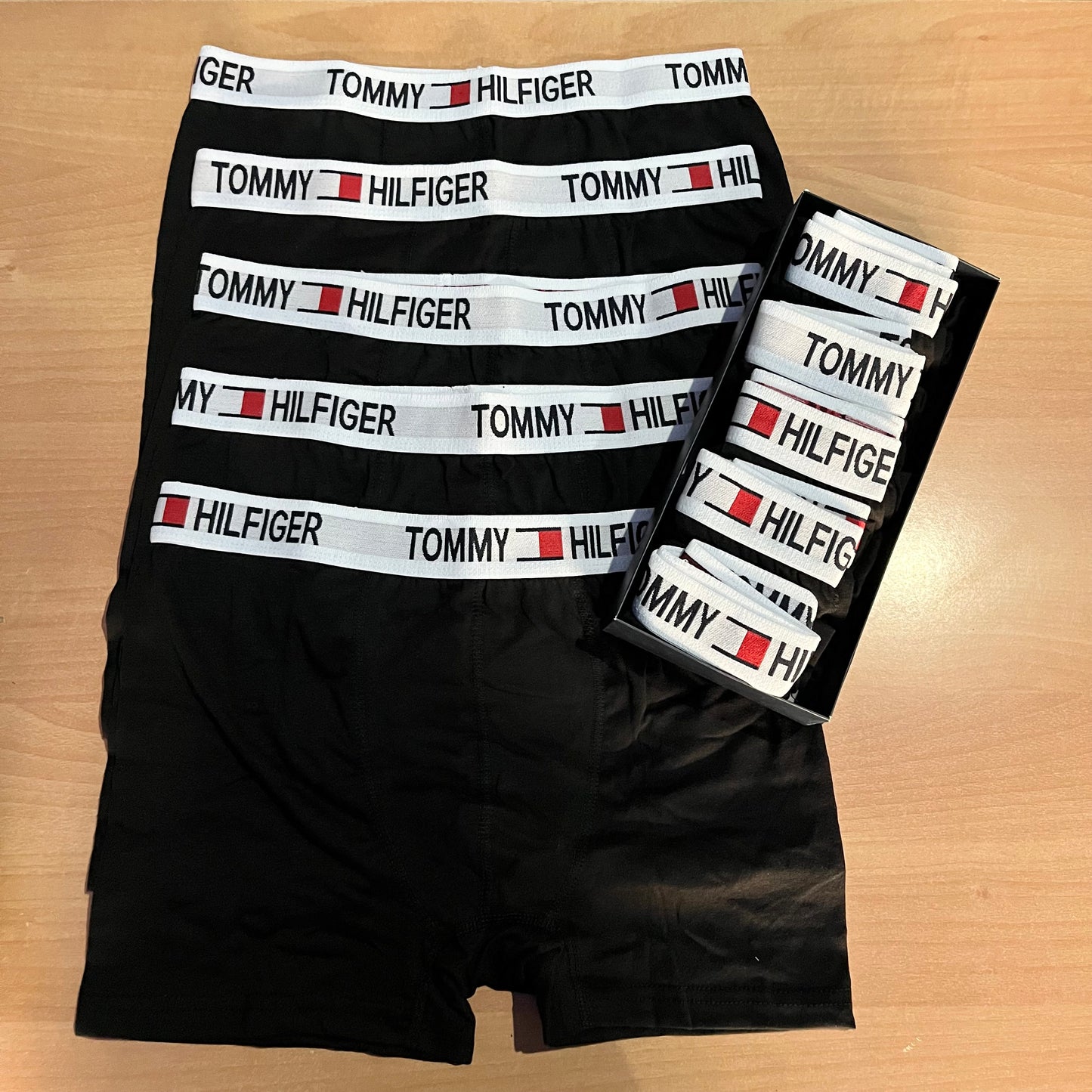 ΜΠΟΞΕΡΑΚΙΑ TOMMY HILFIGER ΠΑΚΕΤΟ 10 ΤΕΜΑΧΙΩΝ ΟΛΑ ΜΑΥΡΑ